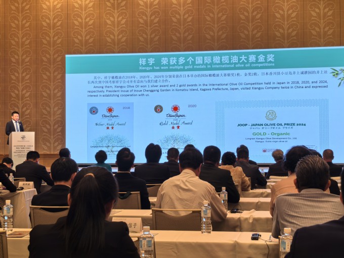 6月18日，由中國(guó)甘肅省人民政府主辦、中國(guó)國(guó)際貿(mào)易促進(jìn)委員會(huì)甘肅省委員會(huì)承辦的“..